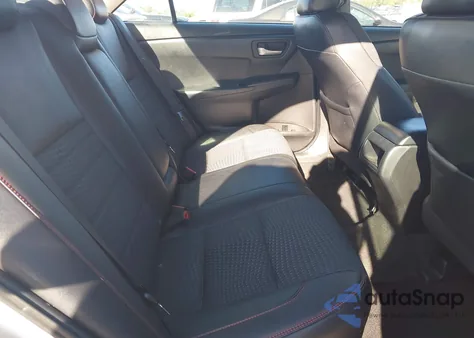 2015 Toyota Camry Se z USA, uszkodzony, nr VIN 4T1BF1FK1FU111885